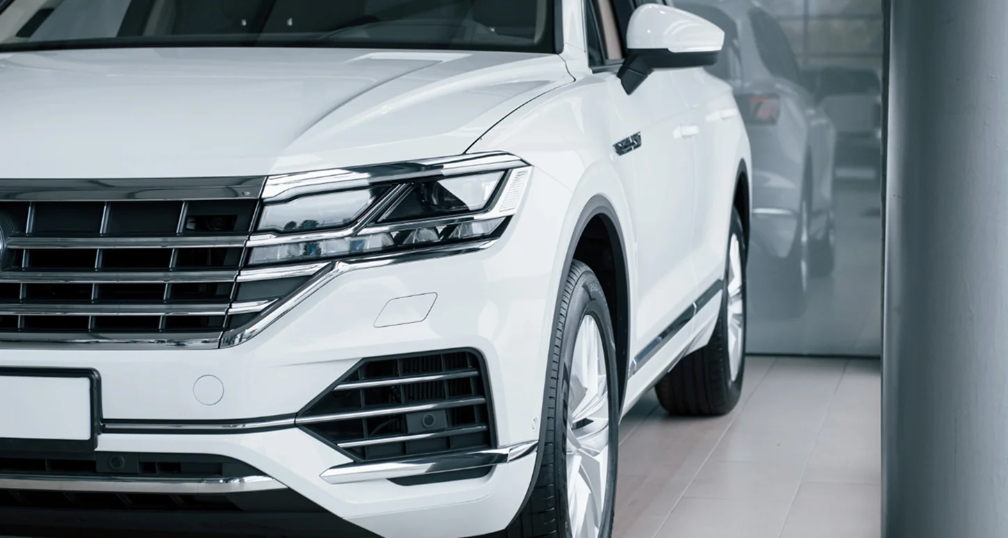 白色休旅車近拍示意圖